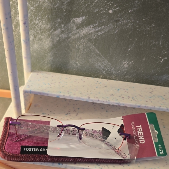 Foster Grant Accessories - Foster Grant Trend Dani Purple Reading Glasses with Case +1.75 New